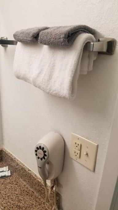 Hotel 2 Queens Hotel Room 130 Booking スティルウォーター エクステリア 写真